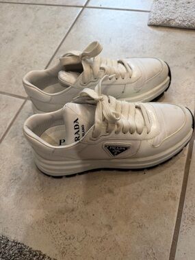 Cream-White Leather Platform Sneakers with Logo Plaque- authentic